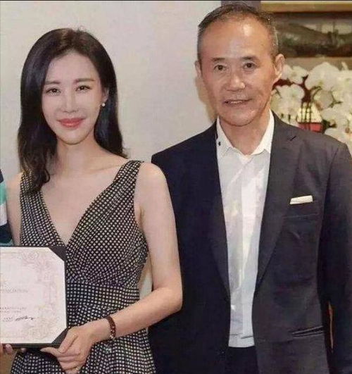 比女儿小3岁,比王石小30岁,王石凭什么抛妻弃子娶田朴珺