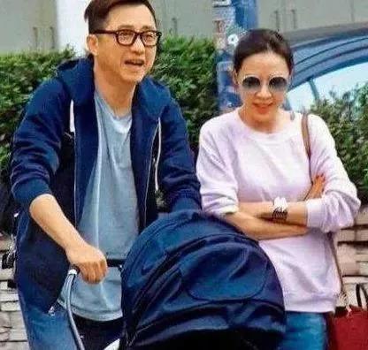 庾澄庆莫名上热搜伊能静牵手门后,他们怎么样了