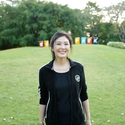 最美前总理英拉平淡的一天运动,逛街,种菜,陪孩子