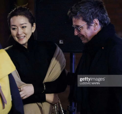 巩俐夫妇陪法国总统访华,看到黄渤逗乐马克龙,鼓掌笑出表情包