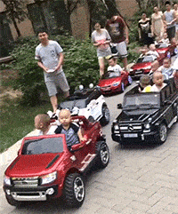 搞笑图片现在要是不好好努力,以后让你的孩子怎么在小区混