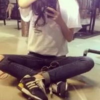 qq女生头像坐着盘腿盘腿坐地上的女生头像