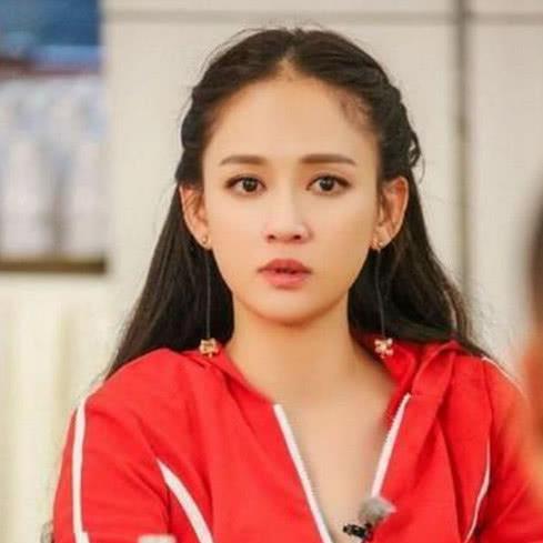 姚晨不想演少女,陈乔恩不敢演少女,只有她43岁还坚持演少女