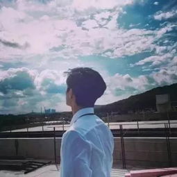 男生背影头像爱自己是终生浪漫的开始