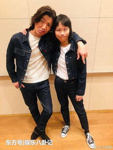 日本歌手木村晒与窦靖童一起参加活动合照,网友图二太扭曲了