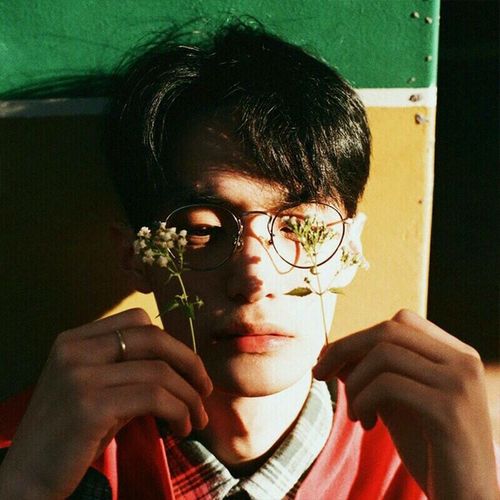 能不能推荐一下男生使用的微信文艺头像