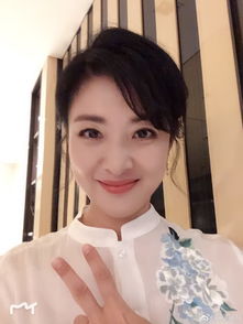 前央视一姐周涛晒近照责备自己脸太圆,50岁的她风采依旧