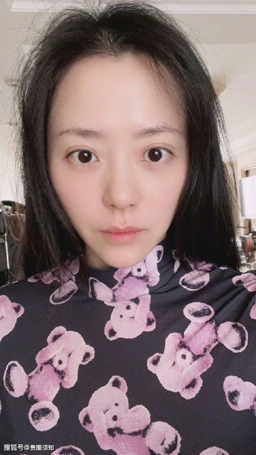 张靓颖晒素颜照恳请粉丝不要接机,36岁白皙嫩肤无惧怼脸拍