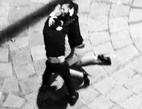 情侣深夜街头对打女汉子发飙逆袭擒男友组图