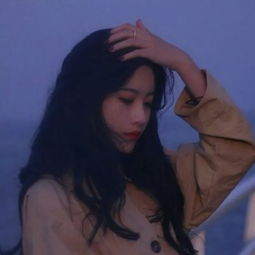 女生背影头像卡通紫色