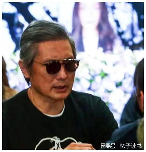 56岁包小柏中年丧女受访,每日悲观厌世,将女儿骨灰制成项链
