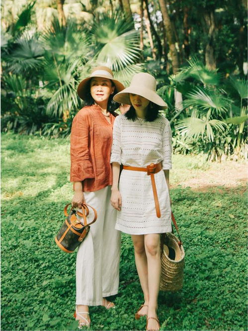 中国大妈夏日土味穿搭凉鞋尼龙袜丝巾配墨镜,油腻老气