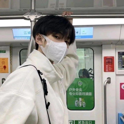 我热爱晨起渡河的秋风和寻欢作乐的你