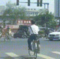 搞笑gif趣图大货车司机为了防偷油贼,也是动脑筋了