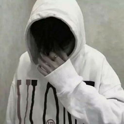冷酷风格冰冷的让人害怕的男生头像