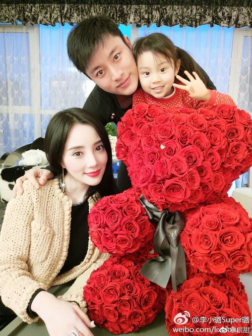 李小璐生日景甜送祝福两姐妹嘟嘴卖萌少女感十足