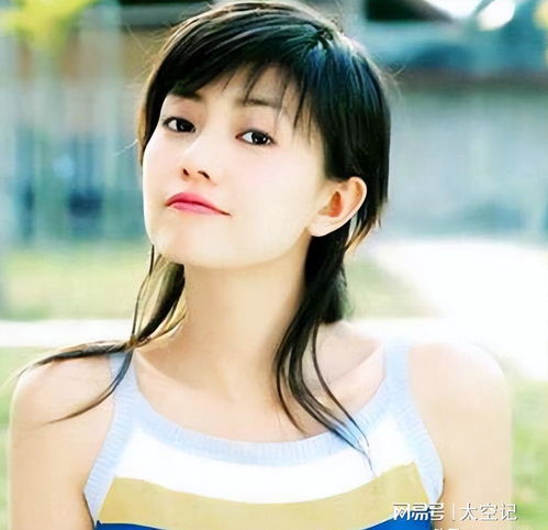 与高圆圆分手后,12年不谈恋爱没有绯闻,47岁娶旺夫妻子后爆红