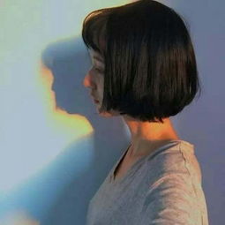 女人头像成熟稳重35岁卡通短发我变了