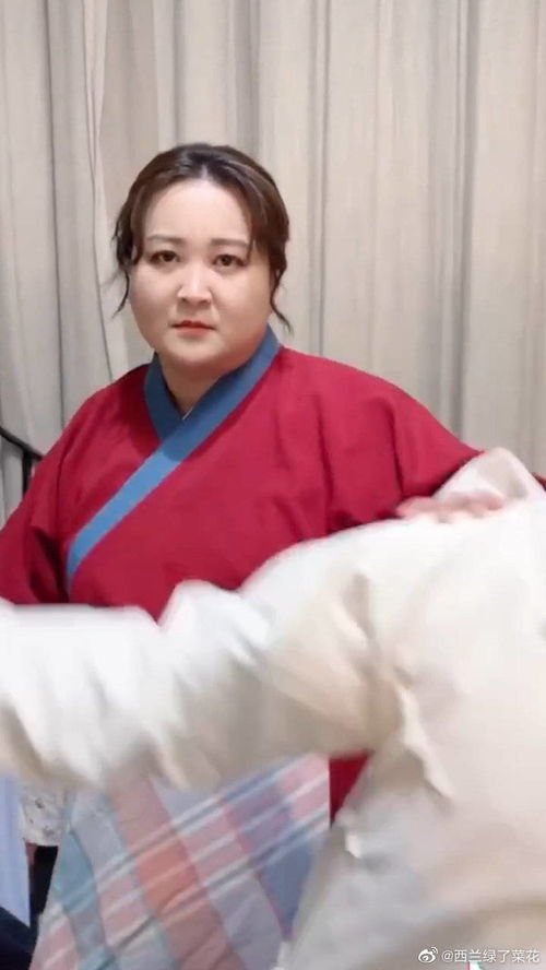 真的是笑不活了,范丞丞和贾玲的光剑变装是光剑变活人吧
