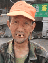 搞笑gif趣图每个月发工资下班回家都这待遇