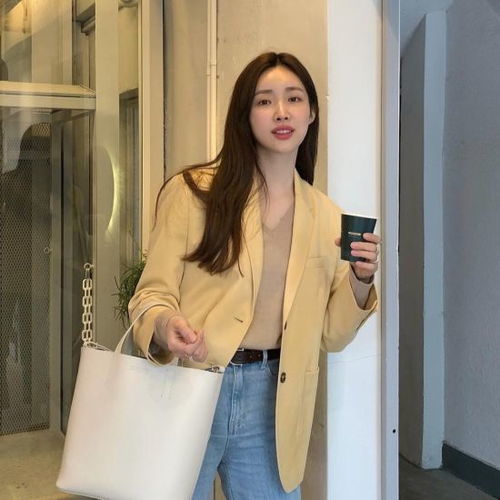 30多岁女性应该这么穿,简约大方优雅,拒绝花里胡哨