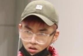 吴亦凡发现撞衫以后表情逐渐凝滞,这也太好笑了吧