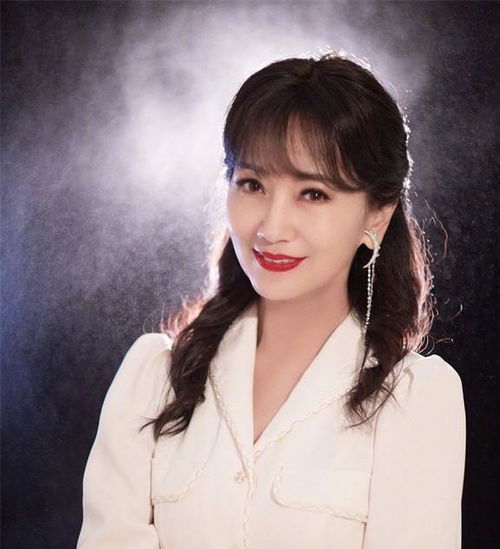 40岁女人短发和长发怎么选避开这几个雷区,不仅时髦还减龄