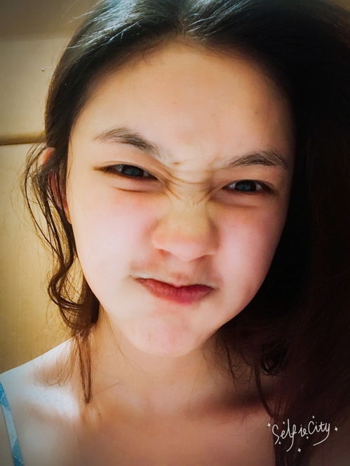 林允晒搞怪表情自拍实力证明没整容