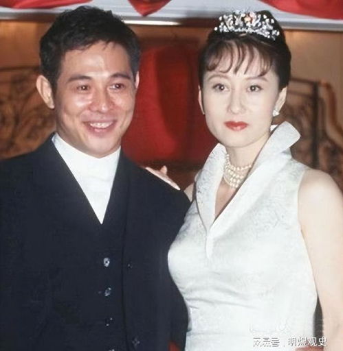 李连杰晒妻子近照,61岁利智衰老似奶奶,62岁黄秋燕依旧美艳动人