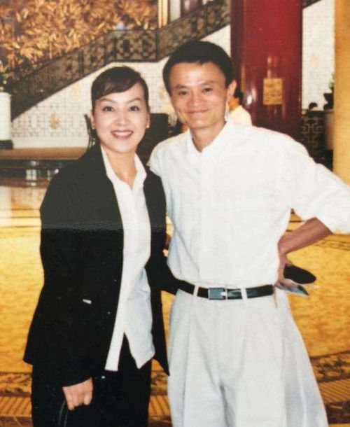 马云我对钱不感兴趣,我从来没碰过钱,旁边撒贝宁表情痛苦