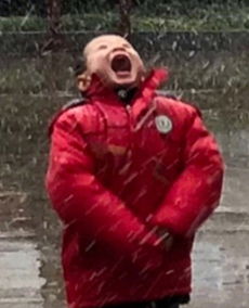 下雨天搞笑表情包图片重庆交巡警