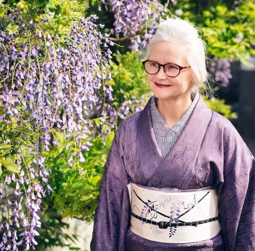 视角丨这位在日本穿了30年和服的英国奶奶,甜美笑容堪比早安少女