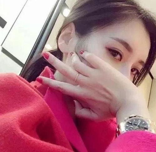 女友出差三天回来成这样了,她说摔了一跤,我该信她吗哈哈