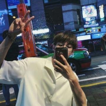 快手最火头像男生霸气高冷我们都是在夜里崩溃过的俗人