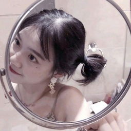 爱情里被思念围绕的女生图片