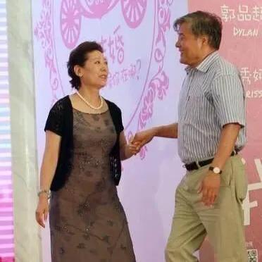 70岁关牧村住进养老院与二婚老公无子女,500万费用引发争议