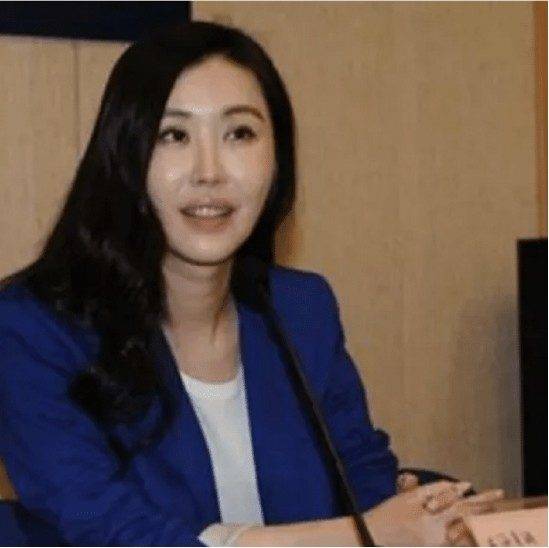 当初年轻漂亮的女演员,攀高枝嫁给了68岁的王石,如今怎样了