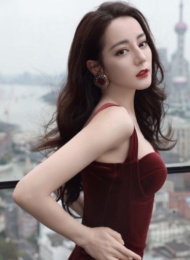 迪丽热巴连续6年为杨幂庆生,误用恶搞蔡徐坤图片被对方粉丝闹爆