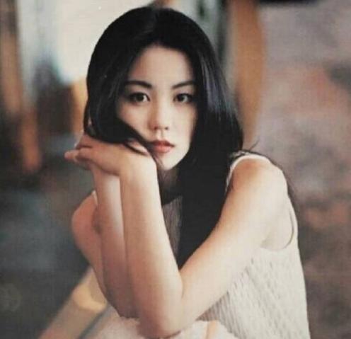 王菲活的通透不畏惧时间,一个可爱女人