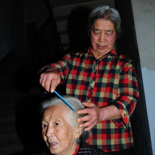 保姆87岁奶奶有3个儿女,每月退休金7000,晚年生活却一塌糊涂
