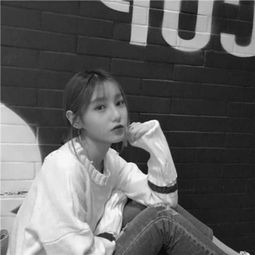 简约黑白且好看女生头像生活很美,可我少光