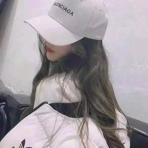 抖音最近很火的句子夜里的风很大,孤独的人总是很晚回家