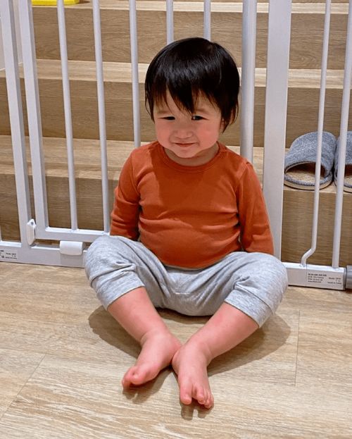 胡杏儿老公带儿子打电动,竟比小孩还兴奋,奕霆被迫营业呆萌好笑