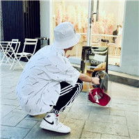 背影头像男生孤独卡通男人