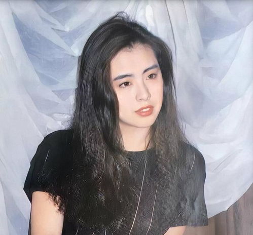 女港星都不会老53岁王祖贤身材似少女,55岁关咏荷素颜出街