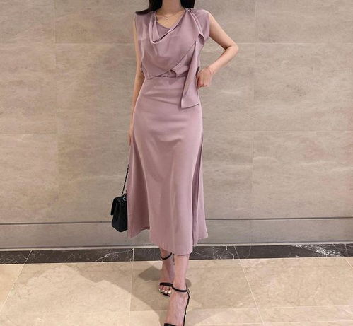 连衣裙搭配高跟鞋一起,有种优雅知性的女人味