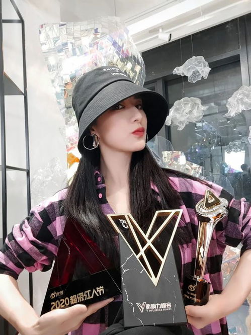 35岁红过一线女星,和初恋恩爱17年,这个4小时赚1个亿的女人到底有什么魅力