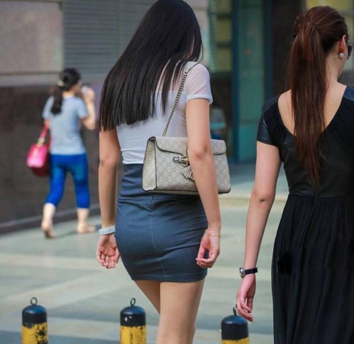 路人街拍30岁的女人,成熟知性,丰腴有韵味