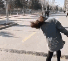搞笑gif段子结婚大喜之日,新娘看起来开心不起来呢