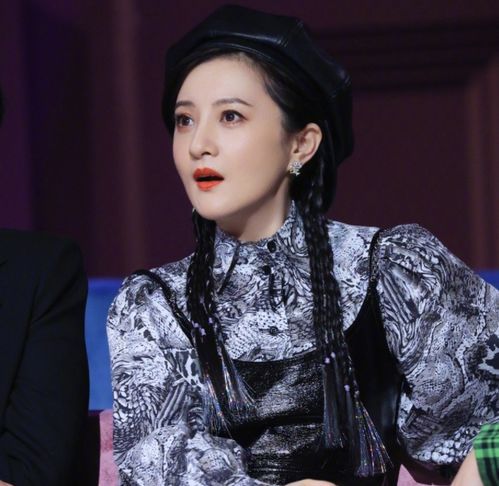 40岁金铭瘦脱相引担忧短发造型被指老气,北大毕业后至今未婚
